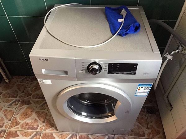 全自动洗衣机洗衣服的时候漏水怎么办？