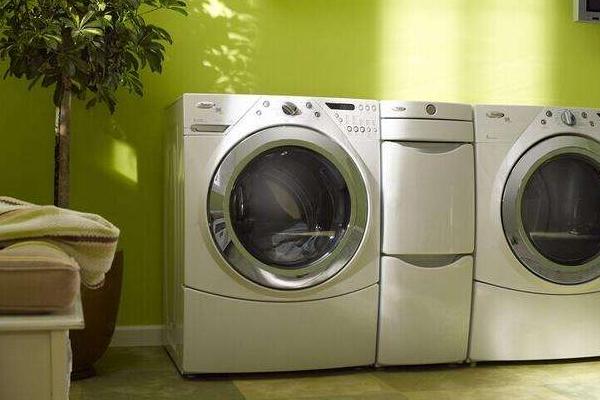 滚筒洗衣机甩不干水是怎么回事