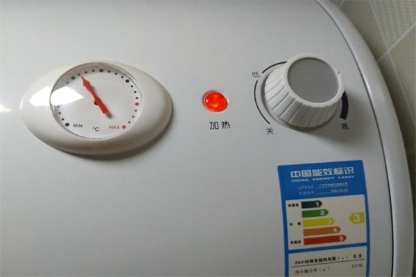 电热水器不显示故障码，指示灯一直闪烁