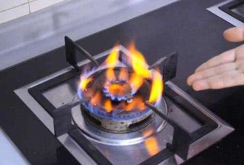 灶具的每一个燃烧器均应设有熄火保护装置