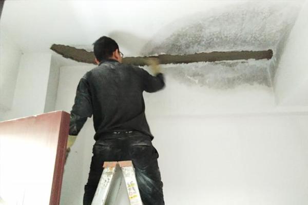 天花板漏水的原因有哪些？天花板漏水要怎么处理