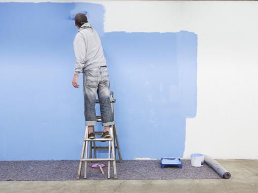乳胶漆刷墙多少钱一平方米？