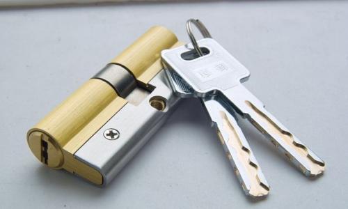 防盗门指纹锁有钥匙吗？防盗门指纹锁哪一个品牌质量比较好？