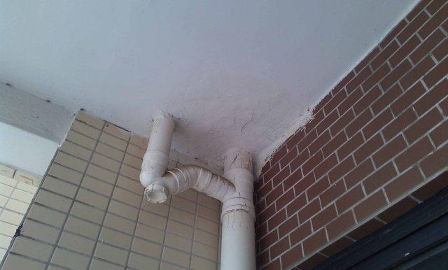 阳台顶上漏水怎么处理？