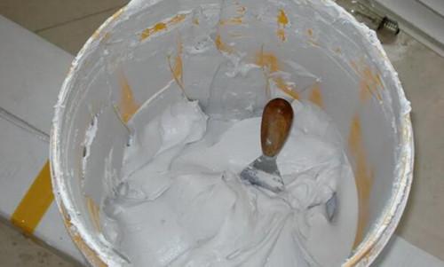 腻子粉和石膏粉可以混合使用吗（刷腻子需要注意什么）