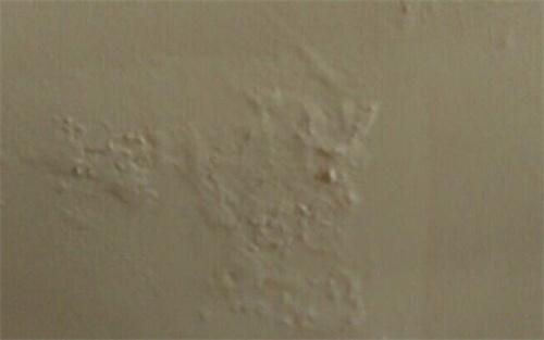 乳胶漆墙面颗粒感明显正常吗