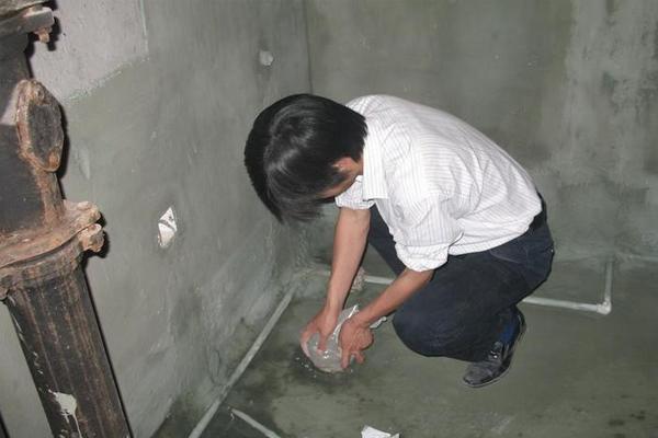厕所渗水的解决方法和相关引发的原因