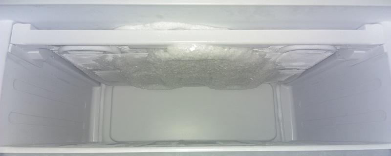海尔对开门冰箱冷冻室最下面后壳里结冰怎么办