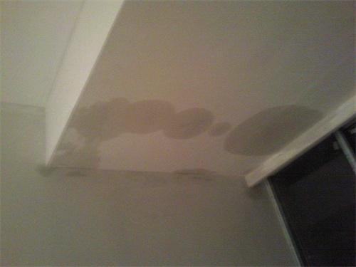 漏水到什么程度才会渗到楼下 家中地面渗水怎么办