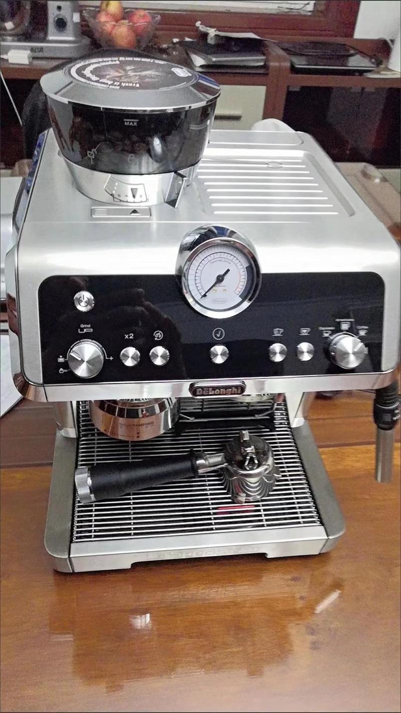 半自动咖啡机一插电电磁泵就响是怎么回事？