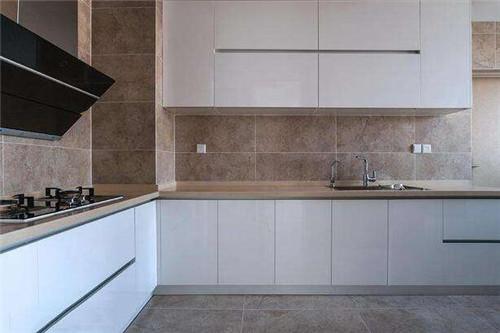 厨房地面防水用什么材料？如何选择厨房瓷砖