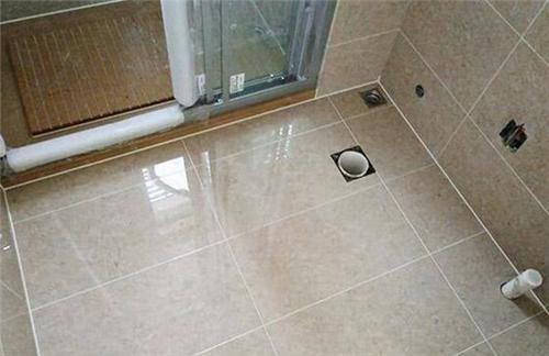 卫生间瓷砖缝隙渗水怎么处理？卫生间如何铺地砖