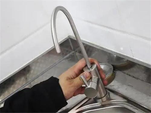 厨房洗菜盆下水管怎么拆卸 怎样防止洗菜盆下水管堵塞