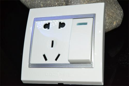 插座面板带开关怎么接线 插座开关如何选择