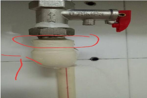 是什么原因造成热水器热水管接头漏水