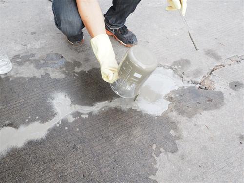 水泥地面修补用什么材料（水泥地面出现破损需要修复的方案步骤）