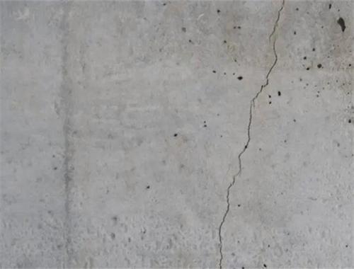混凝土剪力墙裂缝产生的原因有哪些