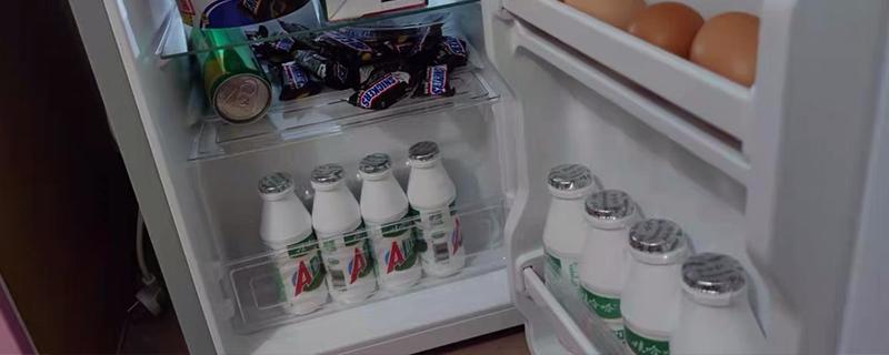 冰箱里冷冻箱里的冰块能用盐融化吗